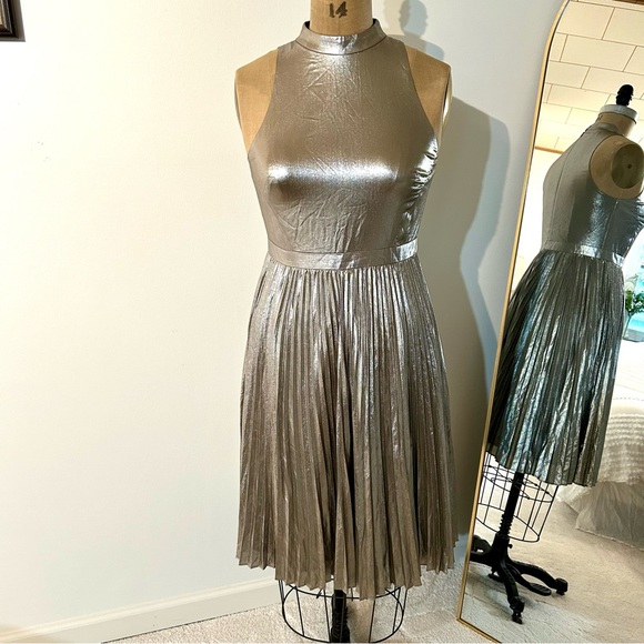 Ann Taylor Metallic Champagne Silver Gold Midi Pleated Mock Neck Dress Sz 4 - Picture 1 of 16